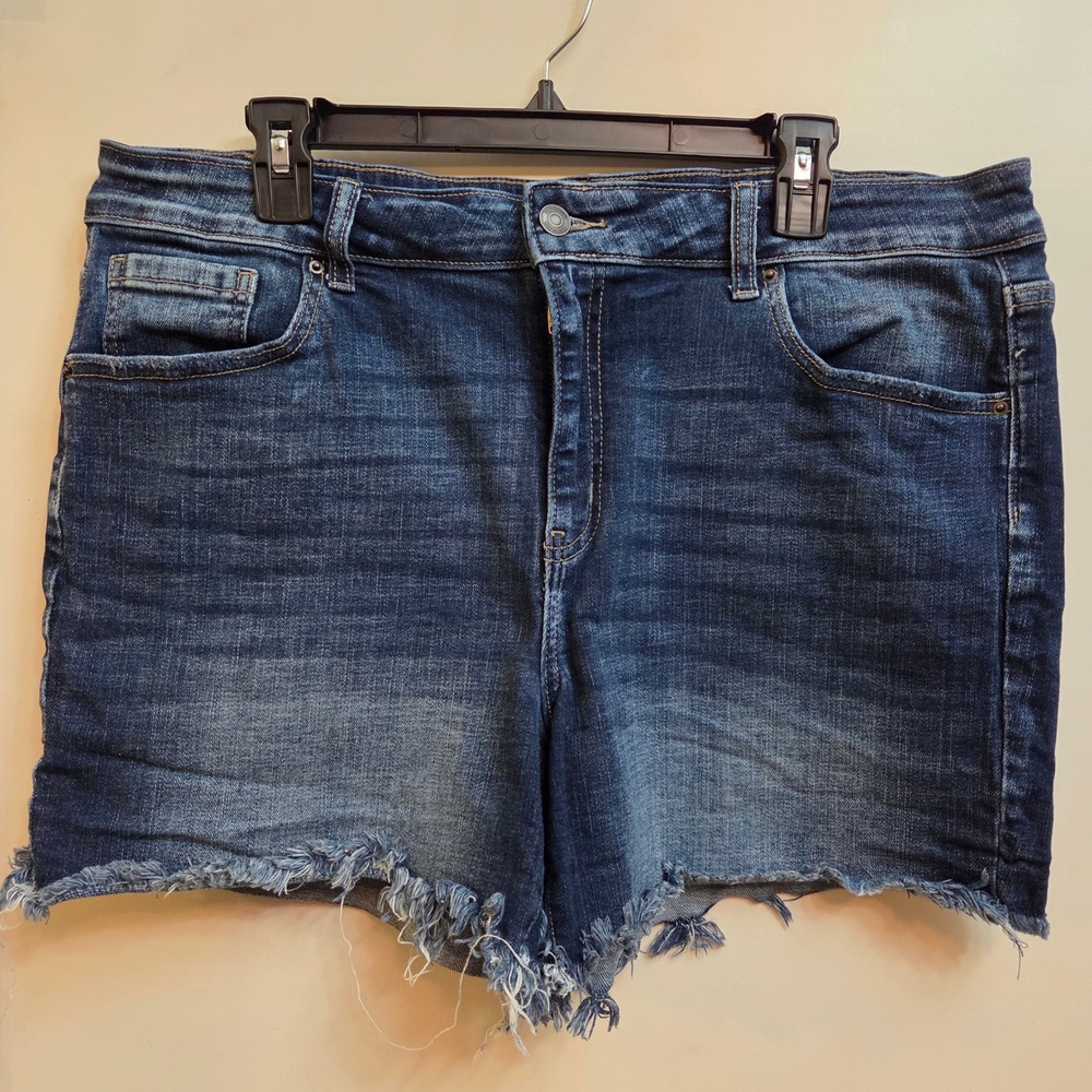 Zenana Womens Plus 1X Dark Wash Frayed Raw Hem Denim Shorts Distressed Blue